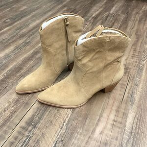 Vince Camuto Salintino Western Ankle Booties Tan Size 9 NWOB